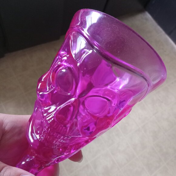 Pair of Skull Drinking Cups - Picture 2 of 6